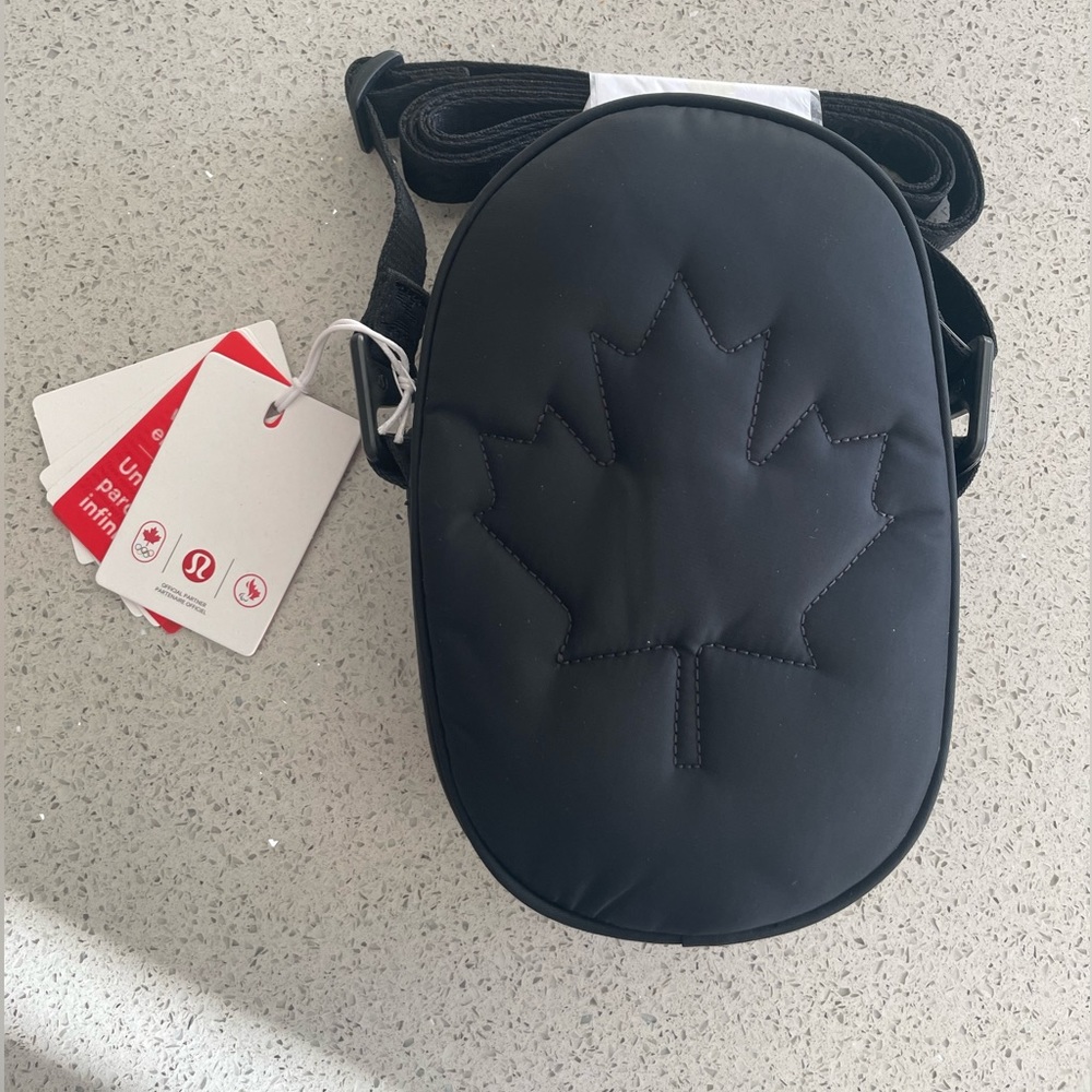 ❌SOLD❌Lululemon Future Legacy Crossbody Bag - Picture 6 of 7